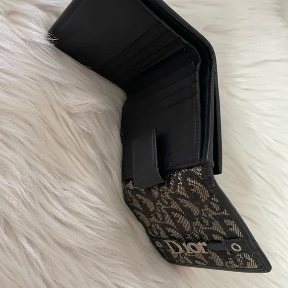 Dior Montaigne Wallet.